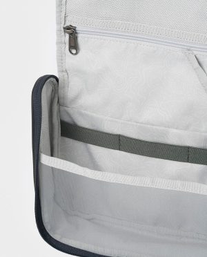 Basin Hanging Dopp Kit